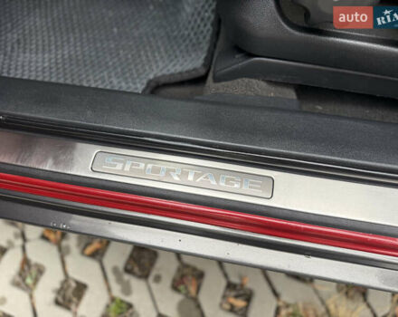 Красный Киа Sportage, объемом двигателя 2.66 л и пробегом 275 тыс. км за 7500 $, фото 50 на Automoto.ua