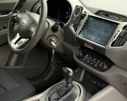 Красный Киа Sportage, объемом двигателя 2.4 л и пробегом 280 тыс. км за 9700 $, фото 6 на Automoto.ua