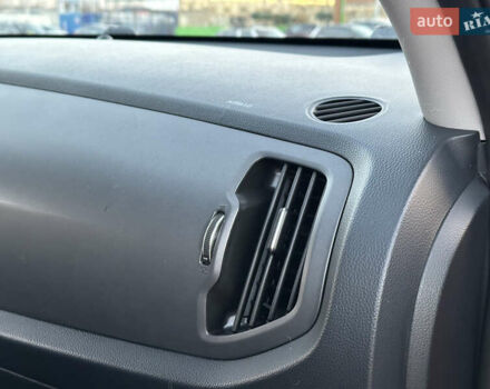 Червоний Кіа Sportage, об'ємом двигуна 2 л та пробігом 150 тис. км за 13500 $, фото 48 на Automoto.ua