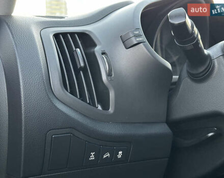 Червоний Кіа Sportage, об'ємом двигуна 2 л та пробігом 150 тис. км за 13500 $, фото 55 на Automoto.ua