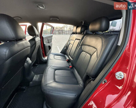 Червоний Кіа Sportage, об'ємом двигуна 2 л та пробігом 150 тис. км за 13500 $, фото 38 на Automoto.ua