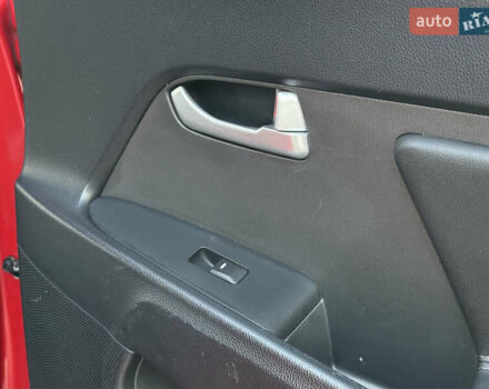 Червоний Кіа Sportage, об'ємом двигуна 2 л та пробігом 150 тис. км за 13500 $, фото 33 на Automoto.ua