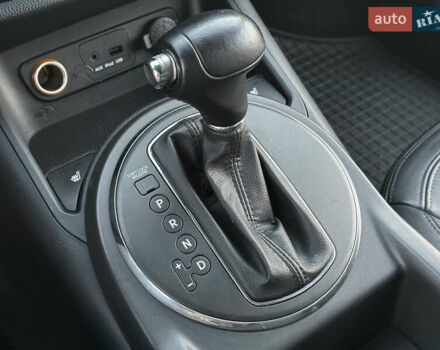 Червоний Кіа Sportage, об'ємом двигуна 2 л та пробігом 150 тис. км за 13500 $, фото 65 на Automoto.ua