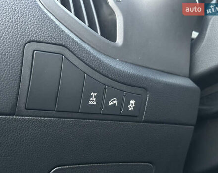 Червоний Кіа Sportage, об'ємом двигуна 2 л та пробігом 150 тис. км за 13500 $, фото 56 на Automoto.ua