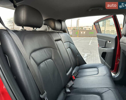 Червоний Кіа Sportage, об'ємом двигуна 2 л та пробігом 150 тис. км за 13500 $, фото 35 на Automoto.ua