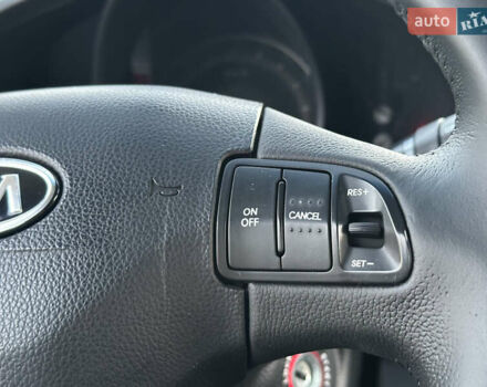 Червоний Кіа Sportage, об'ємом двигуна 2 л та пробігом 150 тис. км за 13500 $, фото 60 на Automoto.ua