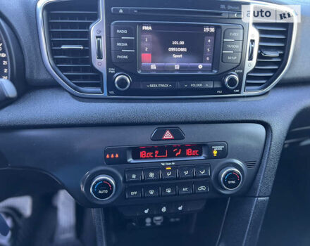 Красный Киа Sportage, объемом двигателя 2 л и пробегом 130 тыс. км за 19300 $, фото 20 на Automoto.ua