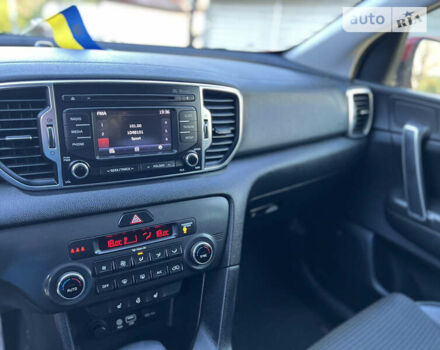 Красный Киа Sportage, объемом двигателя 2 л и пробегом 130 тыс. км за 19300 $, фото 19 на Automoto.ua