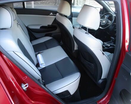 Киа Sportage 2017 в Львове на Automoto.ua Красный Киа Sportage, объемом двигателя 2 л и пробегом 57 тыс. км за 3400 $, фото 12 на Automoto.ua