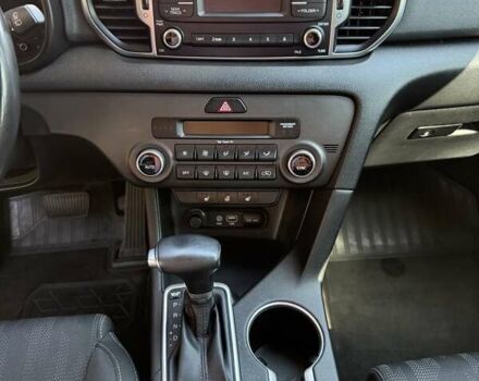 Червоний Кіа Sportage, об'ємом двигуна 2 л та пробігом 138 тис. км за 17500 $, фото 10 на Automoto.ua