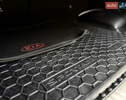 Червоний Кіа Sportage, об'ємом двигуна 2 л та пробігом 97 тис. км за 20700 $, фото 50 на Automoto.ua