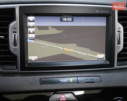 Красный Киа Sportage, объемом двигателя 2 л и пробегом 144 тыс. км за 21800 $, фото 77 на Automoto.ua