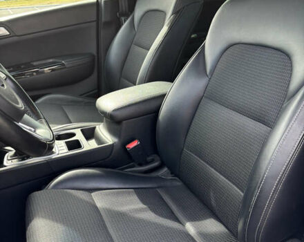 Киа Sportage 2018 в Киеве на Automoto.ua Красный Киа Sportage, объемом двигателя 2 л и пробегом 115 тыс. км за 23000 $, фото 15 на Automoto.ua