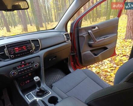 Красный Киа Sportage, объемом двигателя 1.7 л и пробегом 161 тыс. км за 15000 $, фото 39 на Automoto.ua