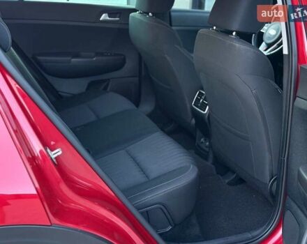 Киа Sportage 2021 в Киеве на Automoto.ua Красный Киа Sportage, объемом двигателя 1.59 л и пробегом 81 тыс. км за 18400 $, фото 29 на Automoto.ua