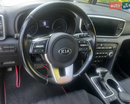 Киа Sportage 2021 в Шостке на Automoto.ua Красный Киа Sportage, объемом двигателя 1.6 л и пробегом 87 тыс. км за 22500 $, фото 4 на Automoto.ua