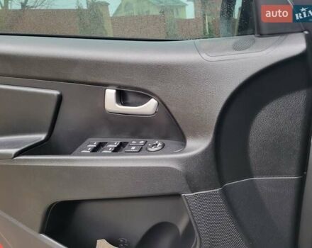 Кіа Sportage, об'ємом двигуна 1.69 л та пробігом 175 тис. км за 12300 $, фото 126 на Automoto.ua
