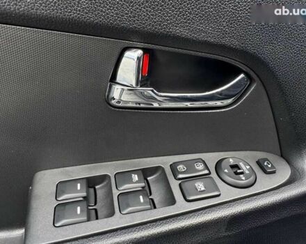 Кіа Sportage, об'ємом двигуна 2 л та пробігом 213 тис. км за 13500 $, фото 10 на Automoto.ua