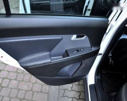 Киа Sportage, объемом двигателя 1.7 л и пробегом 184 тыс. км за 11600 $, фото 21 на Automoto.ua