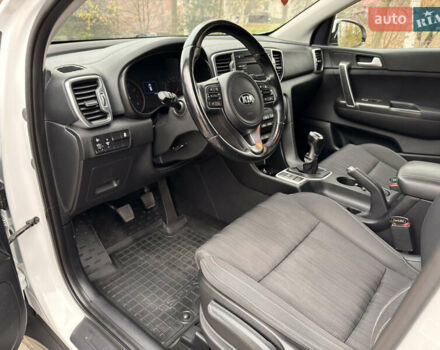 Киа Sportage, объемом двигателя 1.59 л и пробегом 114 тыс. км за 14800 $, фото 10 на Automoto.ua