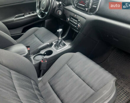 Киа Sportage, объемом двигателя 1.7 л и пробегом 65 тыс. км за 17300 $, фото 3 на Automoto.ua