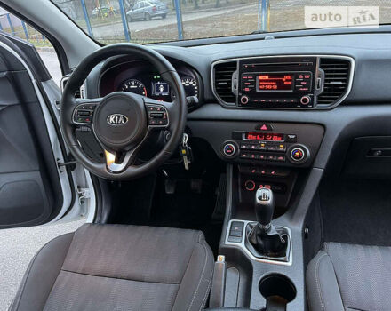 Киа Sportage, объемом двигателя 1.7 л и пробегом 120 тыс. км за 15000 $, фото 22 на Automoto.ua