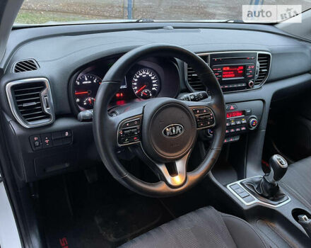 Кіа Sportage, об'ємом двигуна 1.7 л та пробігом 120 тис. км за 15000 $, фото 11 на Automoto.ua