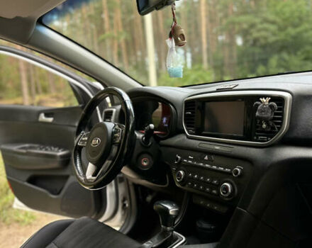 Киа Sportage, объемом двигателя 1.6 л и пробегом 201 тыс. км за 20000 $, фото 3 на Automoto.ua