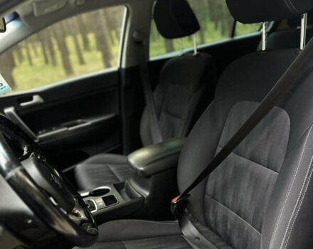Киа Sportage, объемом двигателя 1.6 л и пробегом 201 тыс. км за 20000 $, фото 4 на Automoto.ua