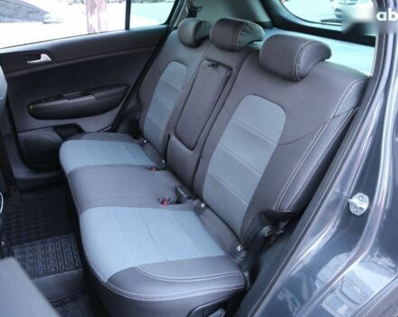 Киа Sportage, объемом двигателя 1.6 л и пробегом 90 тыс. км за 19900 $, фото 9 на Automoto.ua