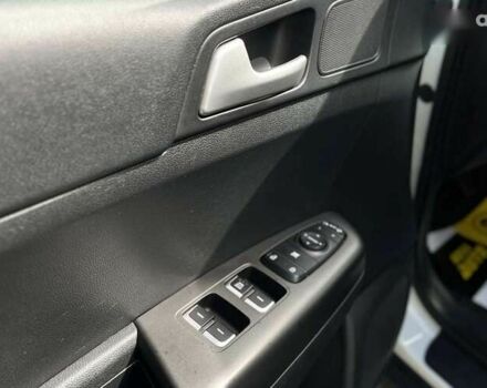 Киа Sportage, объемом двигателя 1.6 л и пробегом 127 тыс. км за 20500 $, фото 9 на Automoto.ua