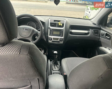 Сірий Кіа Sportage, об'ємом двигуна 2 л та пробігом 220 тис. км за 10200 $, фото 8 на Automoto.ua