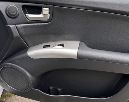 Серый Киа Sportage, объемом двигателя 2 л и пробегом 250 тыс. км за 7900 $, фото 14 на Automoto.ua