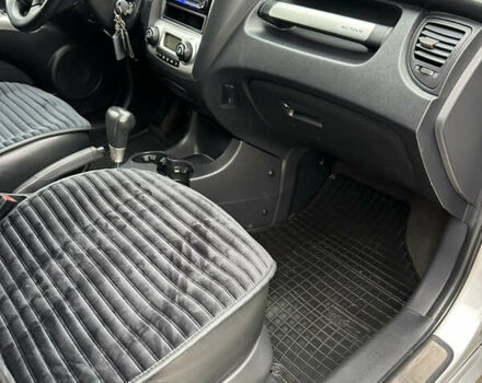 Серый Киа Sportage, объемом двигателя 2 л и пробегом 250 тыс. км за 7900 $, фото 27 на Automoto.ua