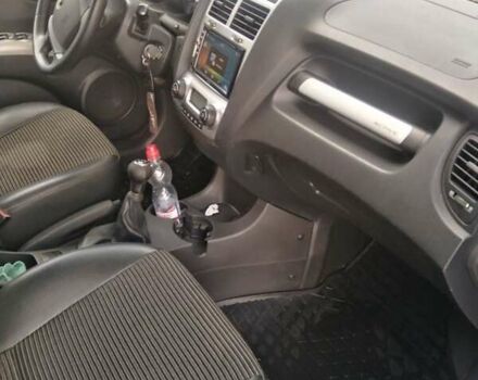 Серый Киа Sportage, объемом двигателя 2 л и пробегом 137 тыс. км за 8000 $, фото 2 на Automoto.ua