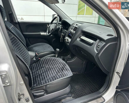 Серый Киа Sportage, объемом двигателя 2 л и пробегом 250 тыс. км за 7900 $, фото 32 на Automoto.ua