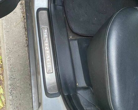 Серый Киа Sportage, объемом двигателя 2 л и пробегом 256 тыс. км за 5999 $, фото 5 на Automoto.ua