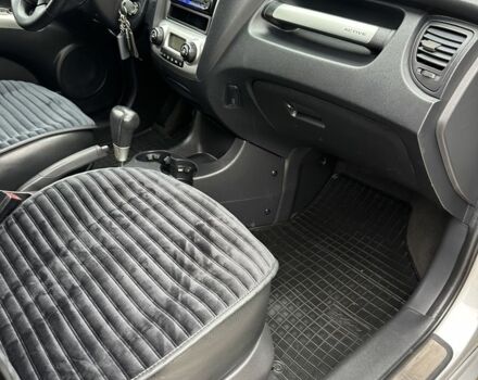 Серый Киа Sportage, объемом двигателя 2 л и пробегом 250 тыс. км за 7900 $, фото 13 на Automoto.ua