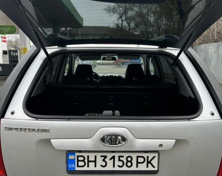 Серый Киа Sportage, объемом двигателя 2 л и пробегом 250 тыс. км за 7900 $, фото 12 на Automoto.ua