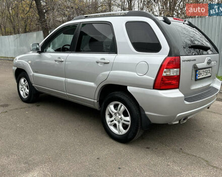 Серый Киа Sportage, объемом двигателя 2 л и пробегом 250 тыс. км за 7900 $, фото 8 на Automoto.ua