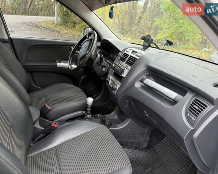 Серый Киа Sportage, объемом двигателя 1.99 л и пробегом 350 тыс. км за 6700 $, фото 7 на Automoto.ua