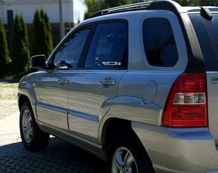 Серый Киа Sportage, объемом двигателя 2 л и пробегом 185 тыс. км за 6700 $, фото 1 на Automoto.ua