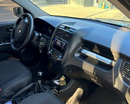 Сірий Кіа Sportage, об'ємом двигуна 2 л та пробігом 255 тис. км за 8200 $, фото 7 на Automoto.ua