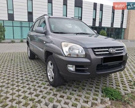 Серый Киа Sportage, объемом двигателя 2 л и пробегом 295 тыс. км за 8500 $, фото 1 на Automoto.ua