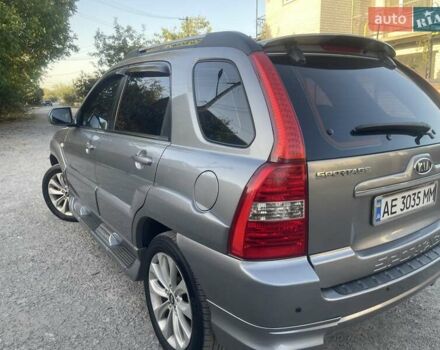 Киа Sportage 2007 в Новомосковске на Automoto.ua Серый Киа Sportage, объемом двигателя 2 л и пробегом 290 тыс. км за 8300 $, фото 1 на Automoto.ua