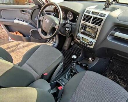 Серый Киа Sportage, объемом двигателя 2 л и пробегом 200 тыс. км за 8500 $, фото 3 на Automoto.ua