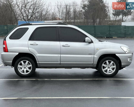 Серый Киа Sportage, объемом двигателя 2 л и пробегом 218 тыс. км за 8500 $, фото 4 на Automoto.ua