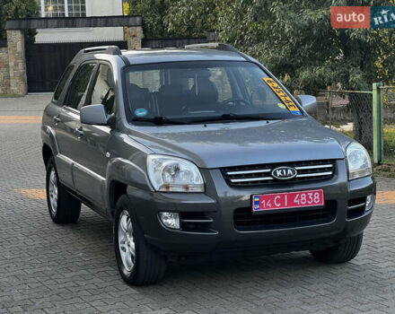 Серый Киа Sportage, объемом двигателя 2 л и пробегом 215 тыс. км за 7999 $, фото 1 на Automoto.ua