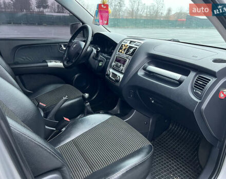 Серый Киа Sportage, объемом двигателя 2 л и пробегом 218 тыс. км за 8500 $, фото 25 на Automoto.ua