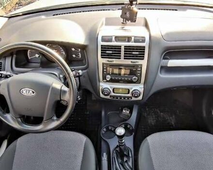 Серый Киа Sportage, объемом двигателя 2 л и пробегом 200 тыс. км за 8500 $, фото 1 на Automoto.ua